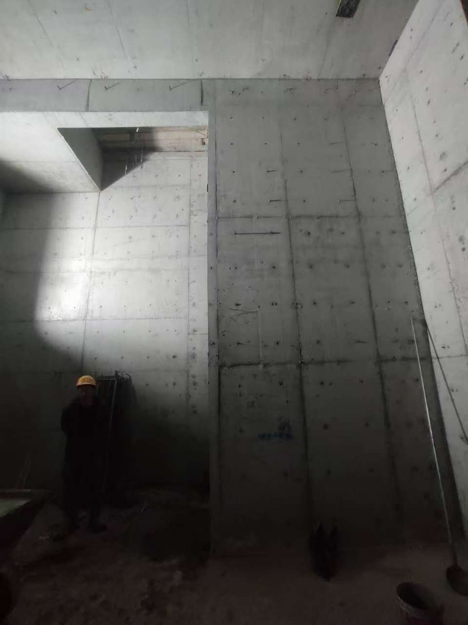 咸阳墙上开槽钢筋断了有影响吗